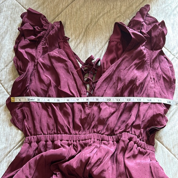 Madewell Jacquard Deep V Wine/Burgundy Flutter Sleeve Silky Romper - Picture 9 of 9